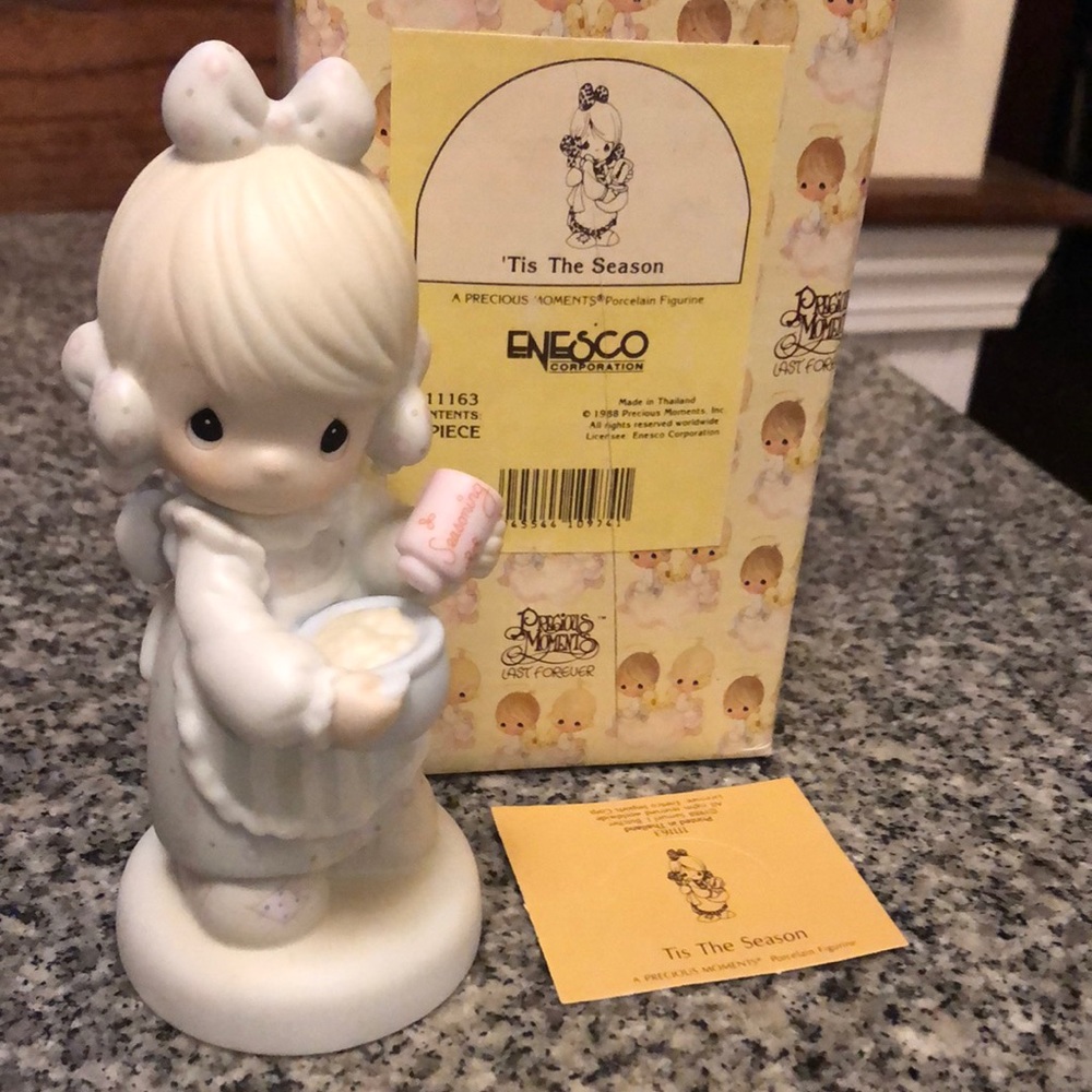 Precious Moments 1988 “TisbThe Season” porcelain figurine